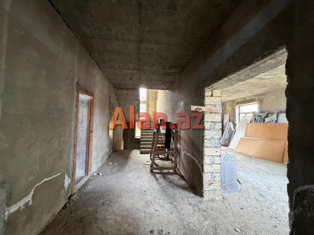 Fatmayi qesebesinde tecili 4 mertebeli Villa satilir
