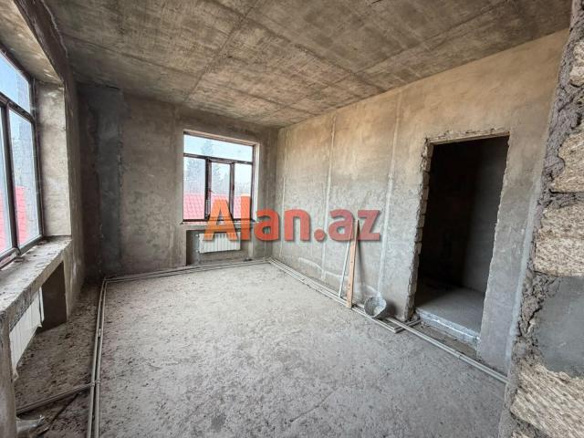 Fatmayi qesebesinde tecili 4 mertebeli Villa satilir