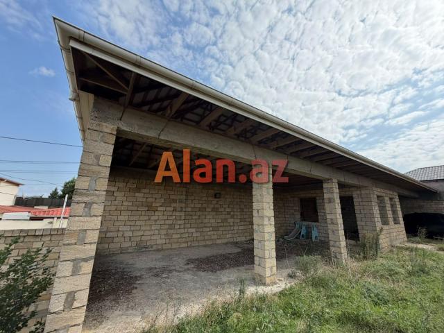 Fatmayi qesebesinde tecili 4 mertebeli Villa satilir
