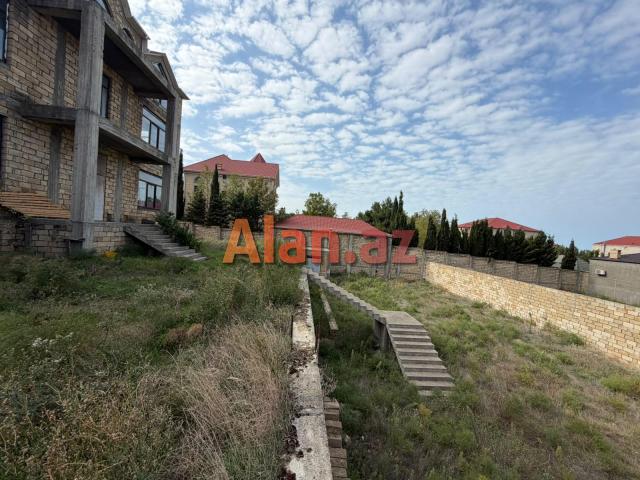 Fatmayi qesebesinde tecili 4 mertebeli Villa satilir