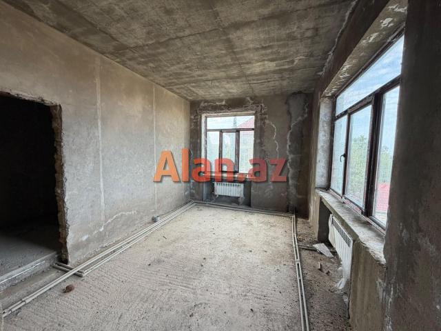 Fatmayi qesebesinde tecili 4 mertebeli Villa satilir