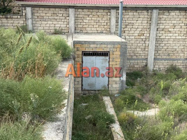 Fatmayi qesebesinde tecili 4 mertebeli Villa satilir