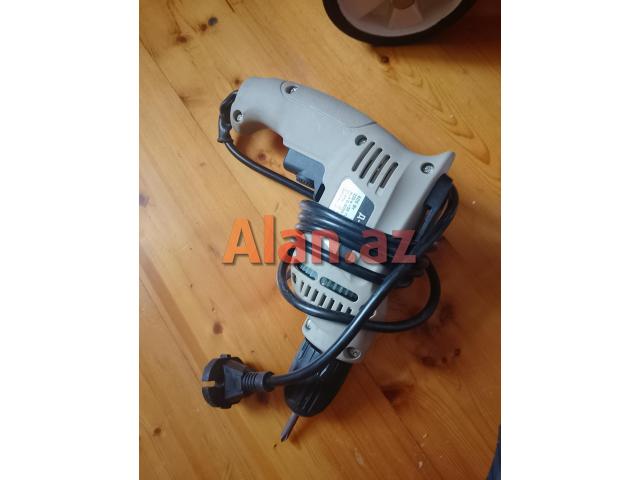 real alici vatsapla elaqe saxlaya biler 773553523