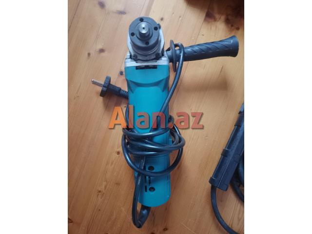 real alici vatsapla elaqe saxlaya biler 773553523