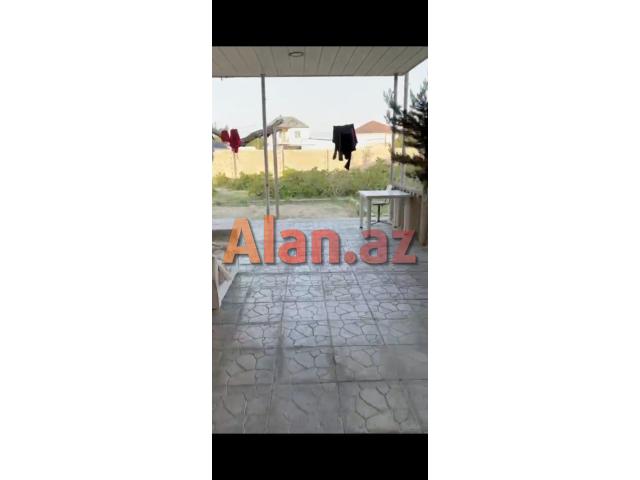 Buzovna Albalılıqda həyət evi  satılır
