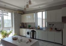 Buzovnada həyət evi satılır