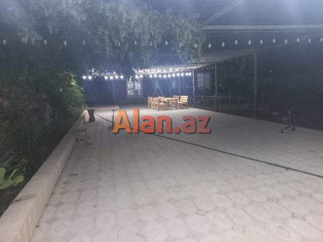 Buzovnada həyət evi satılır