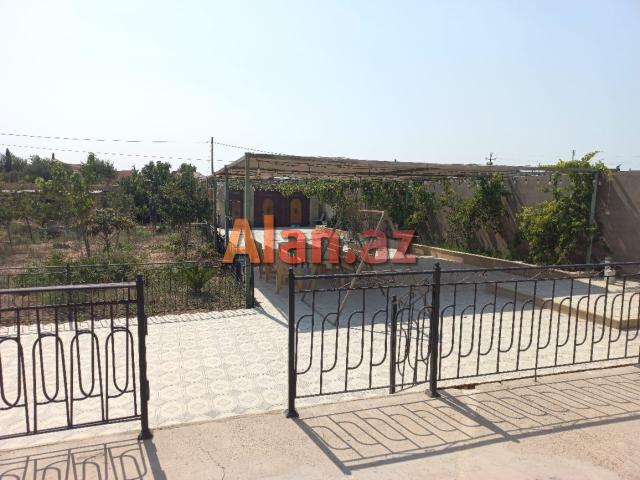 Buzovnada həyət evi satılır