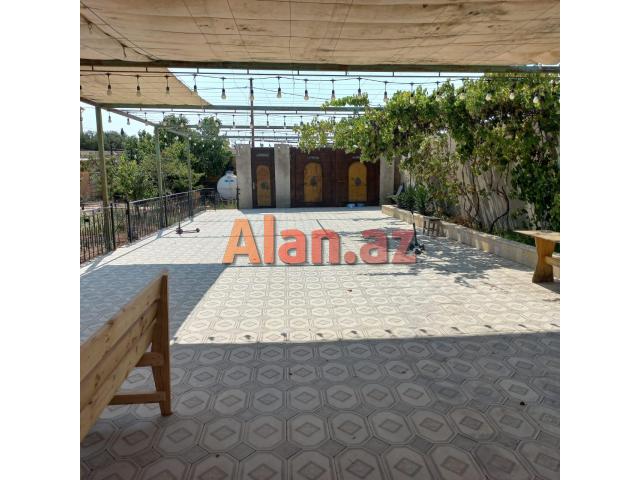 Buzovnada həyət evi satılır