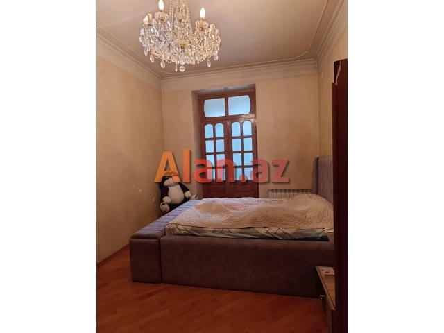 Bileceride hem yawayiwa,hemde obyektde yararli 3 otaqli menzil satilir
