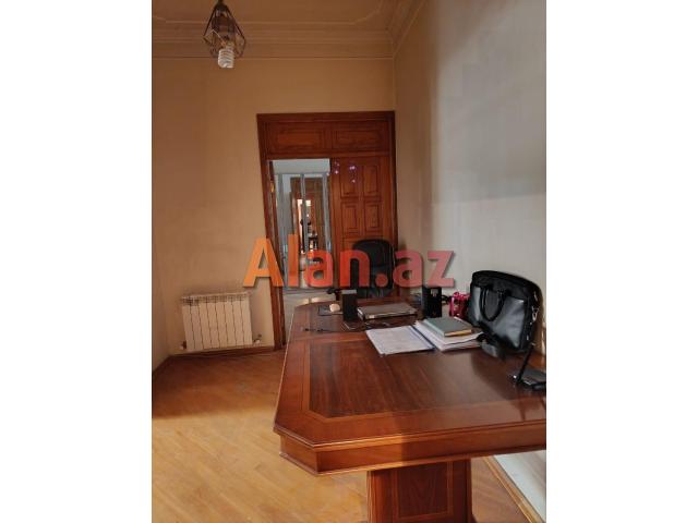 Bileceride hem yawayiwa,hemde obyektde yararli 3 otaqli menzil satilir
