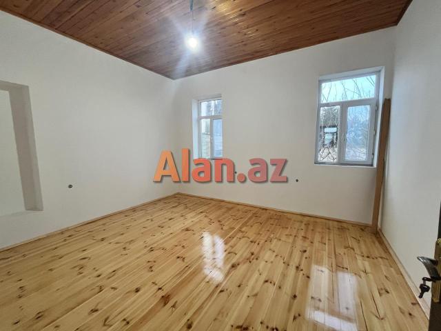 Buzovnada həyət evi satılır
