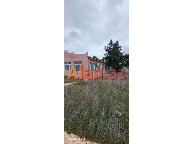 Mərdəkanda  bağ evi satılır