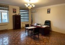 Eldar Babayev kucesinde 18 otaqli ofis icareye verilir