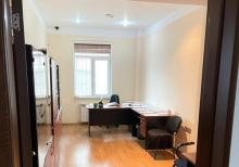Eldar Babayev kucesinde 18 otaqli ofis icareye verilir