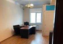 Eldar Babayev kucesinde 18 otaqli ofis icareye verilir