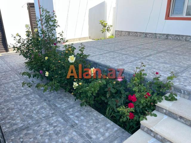 Buzovnada həyət evi satılır