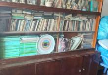 Satıram dolab, stol və kitab dolabı