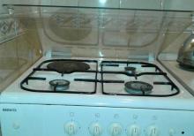 Qaz peçi satılır.