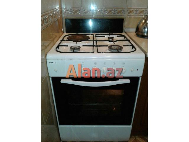 Qaz peçi satılır.