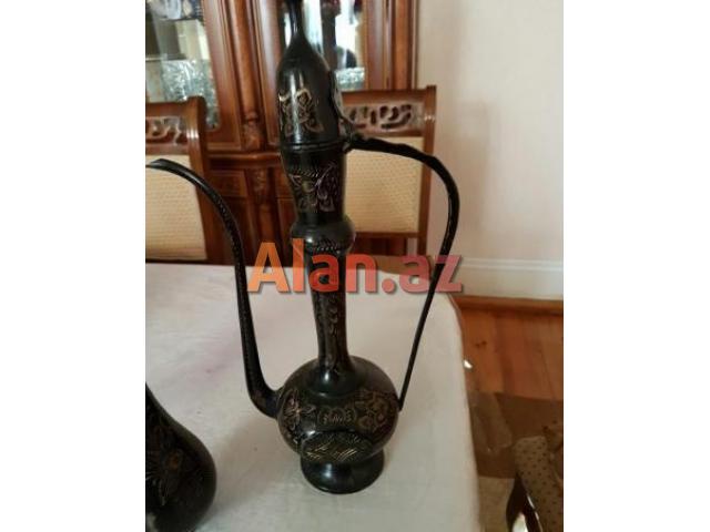 qizil suyu ile yazilmis qedimi qablar