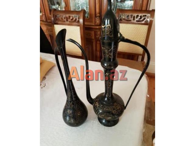 qizil suyu ile yazilmis qedimi qablar